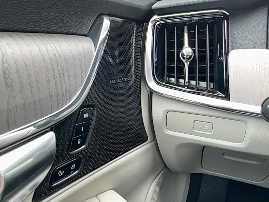new 2025 Volvo V90 Cross Country car, priced at $64,525