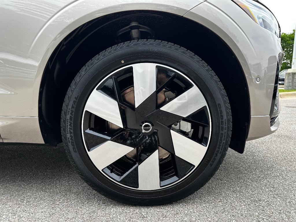 new 2025 Volvo XC60 Plug-In Hybrid car, priced at $66,260