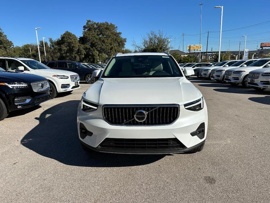 new 2025 Volvo XC40 car, priced at $51,145