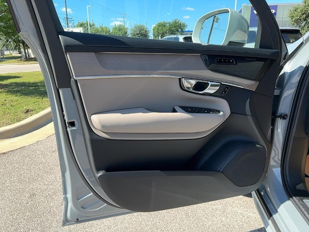 new 2025 Volvo XC90 Plug-In Hybrid car, priced at $82,405