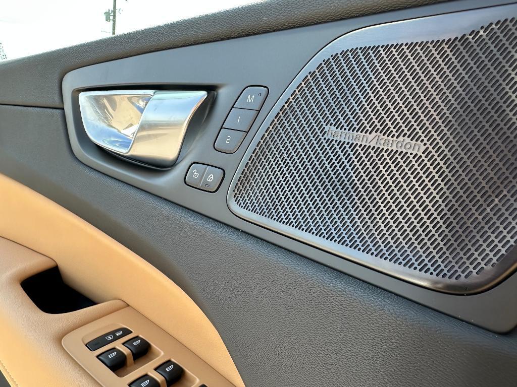 new 2025 Volvo XC60 car, priced at $60,585