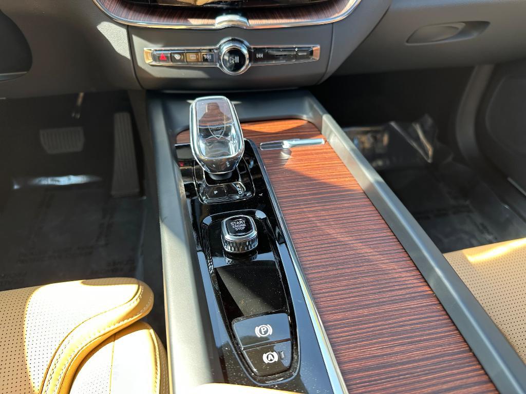 new 2025 Volvo XC60 car, priced at $60,585