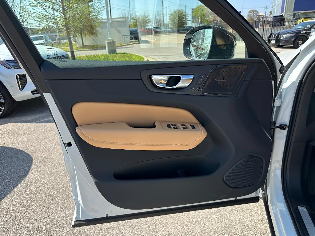 new 2025 Volvo XC60 car, priced at $60,585