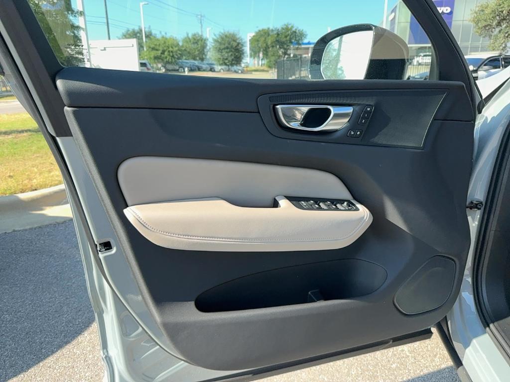 new 2026 Volvo XC60 car, priced at $57,985