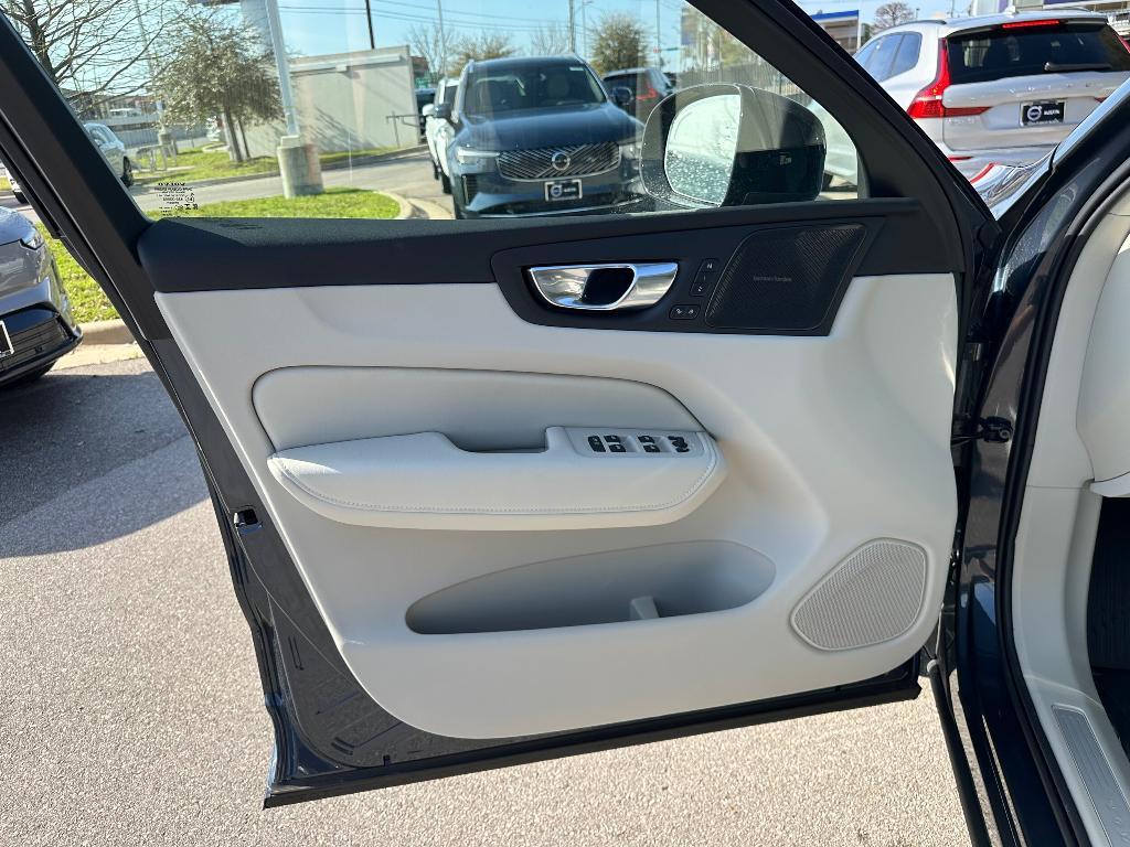 new 2025 Volvo XC60 car, priced at $59,910