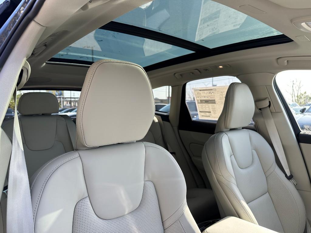 new 2025 Volvo XC60 car, priced at $59,910