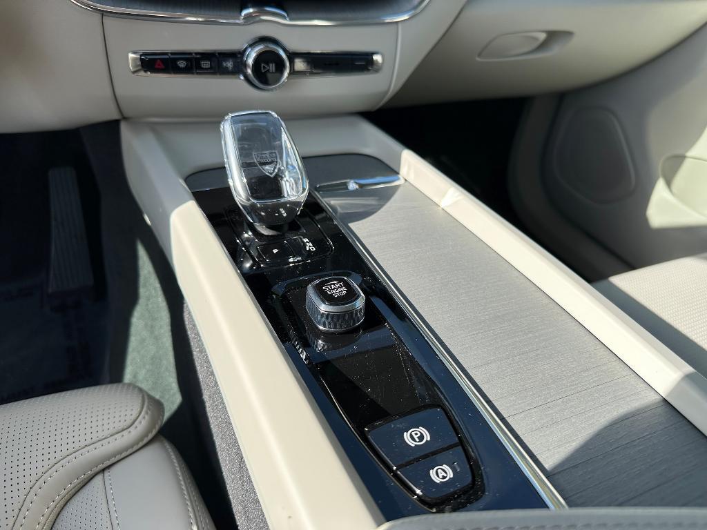 new 2025 Volvo XC60 car, priced at $59,910