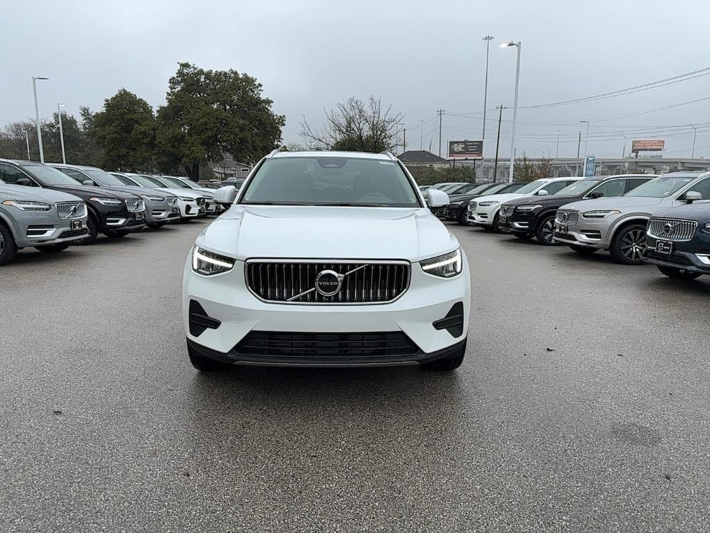 new 2025 Volvo XC40 car, priced at $46,015