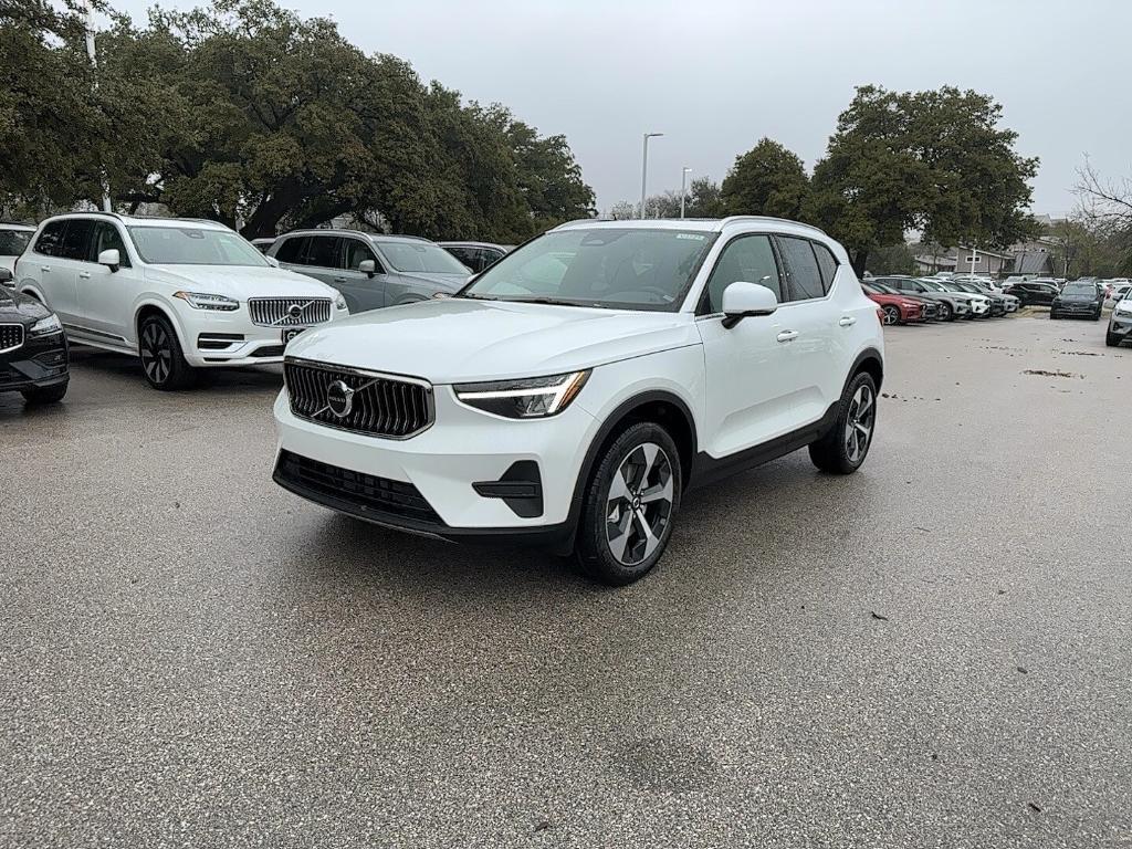 new 2025 Volvo XC40 car, priced at $46,015