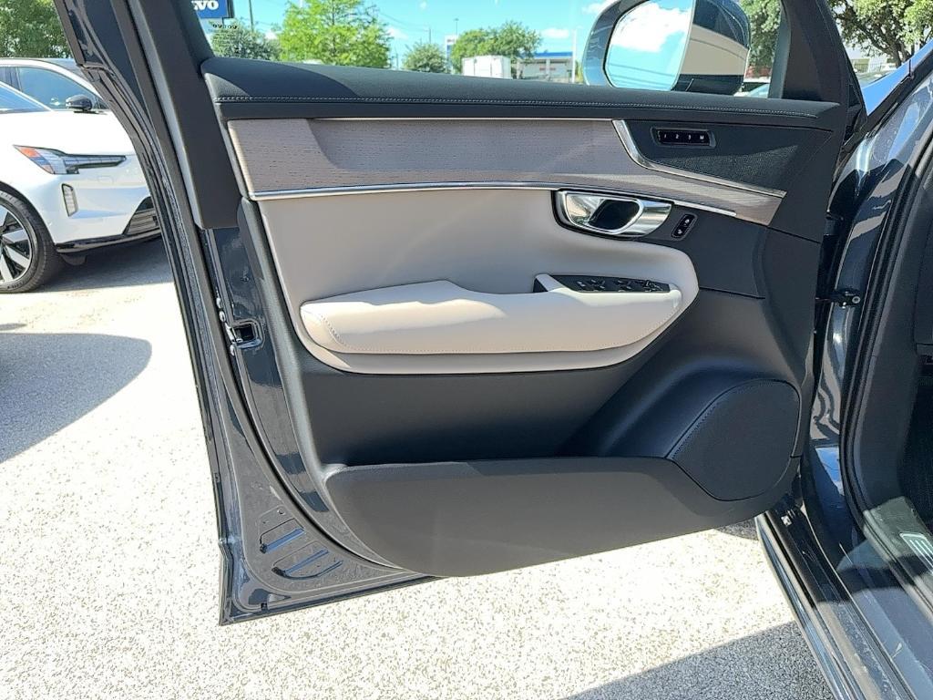 new 2025 Volvo XC90 Plug-In Hybrid car, priced at $75,485