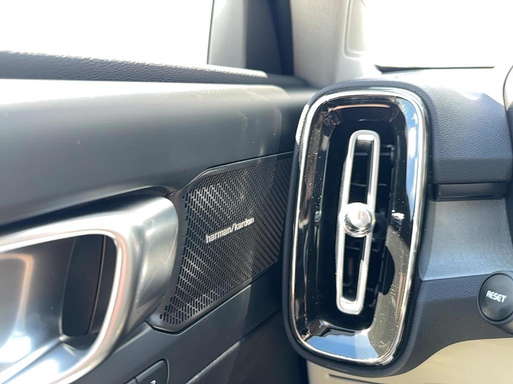 new 2025 Volvo XC40 car, priced at $51,015