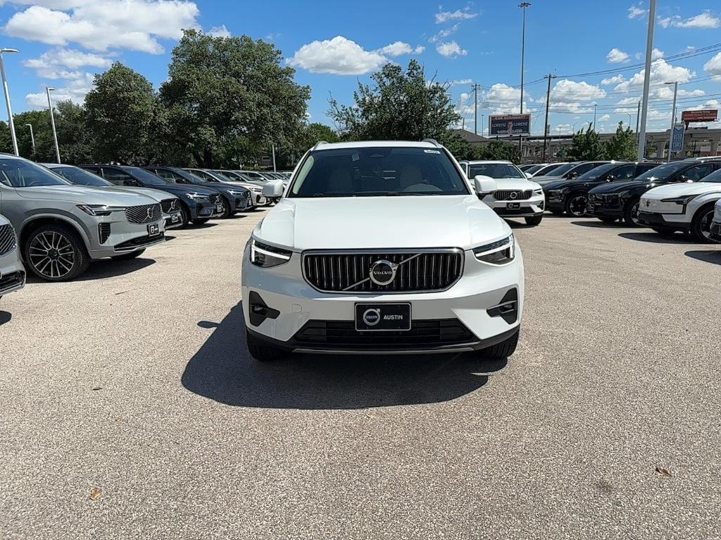 new 2025 Volvo XC40 car, priced at $51,015
