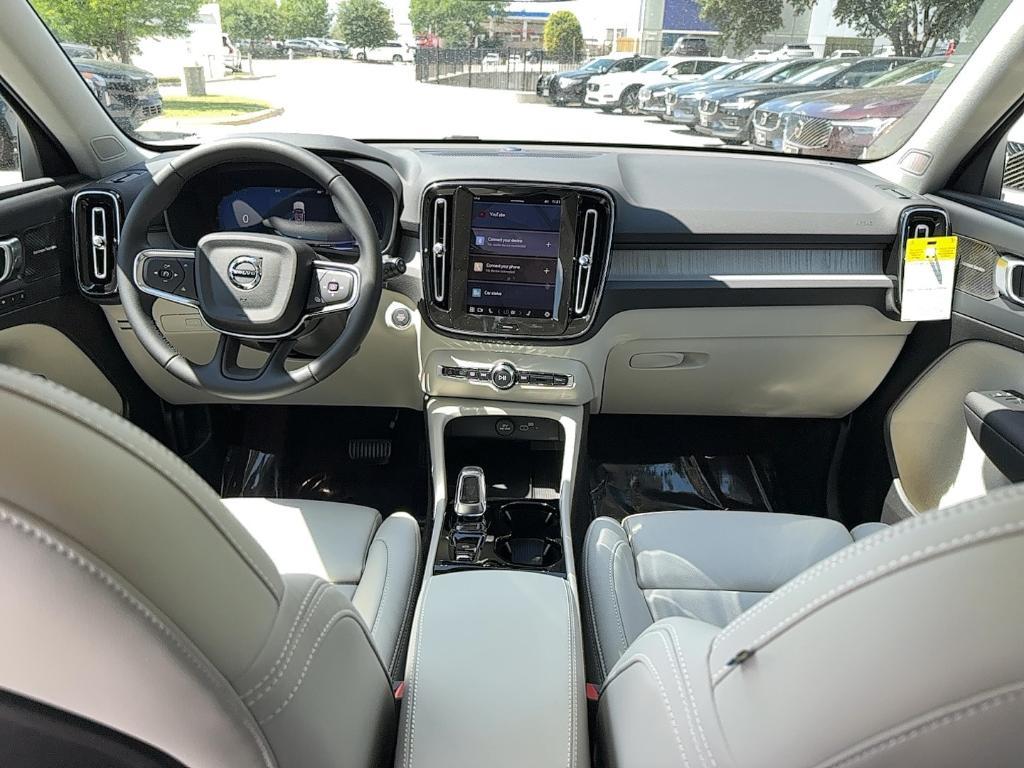 new 2025 Volvo XC40 car, priced at $51,015