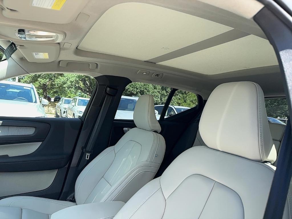 new 2025 Volvo XC40 car, priced at $51,015
