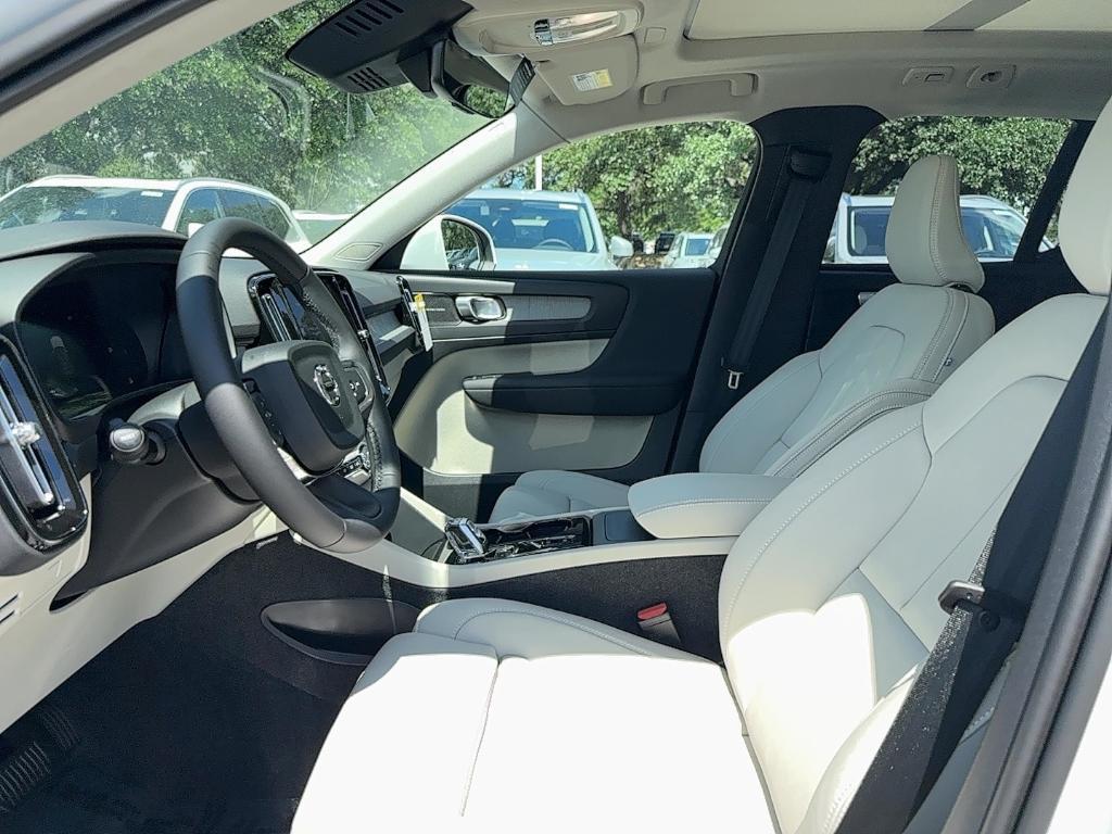 new 2025 Volvo XC40 car, priced at $51,015