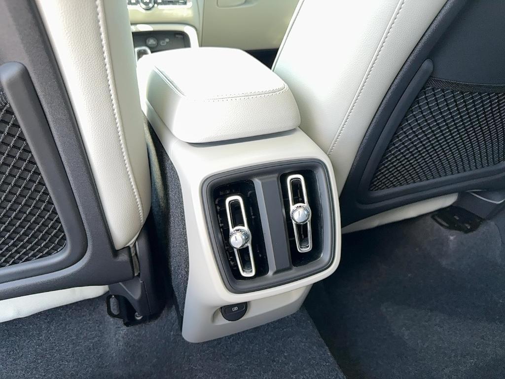 new 2025 Volvo XC40 car, priced at $51,015