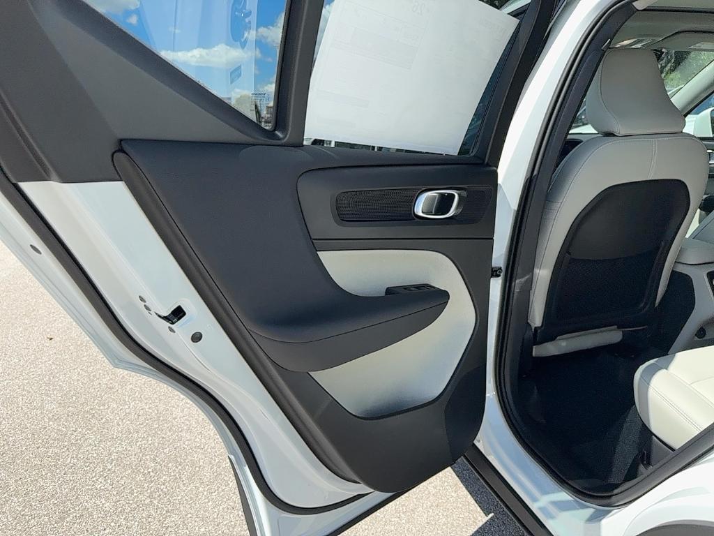 new 2025 Volvo XC40 car, priced at $51,015