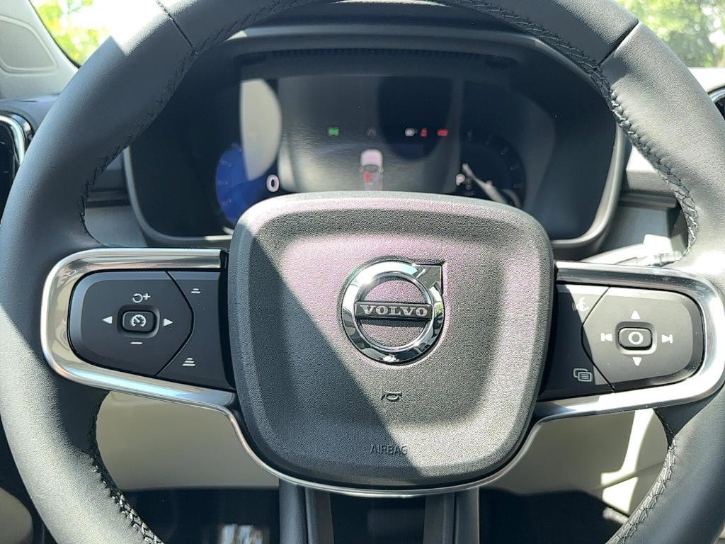 new 2025 Volvo XC40 car, priced at $51,015