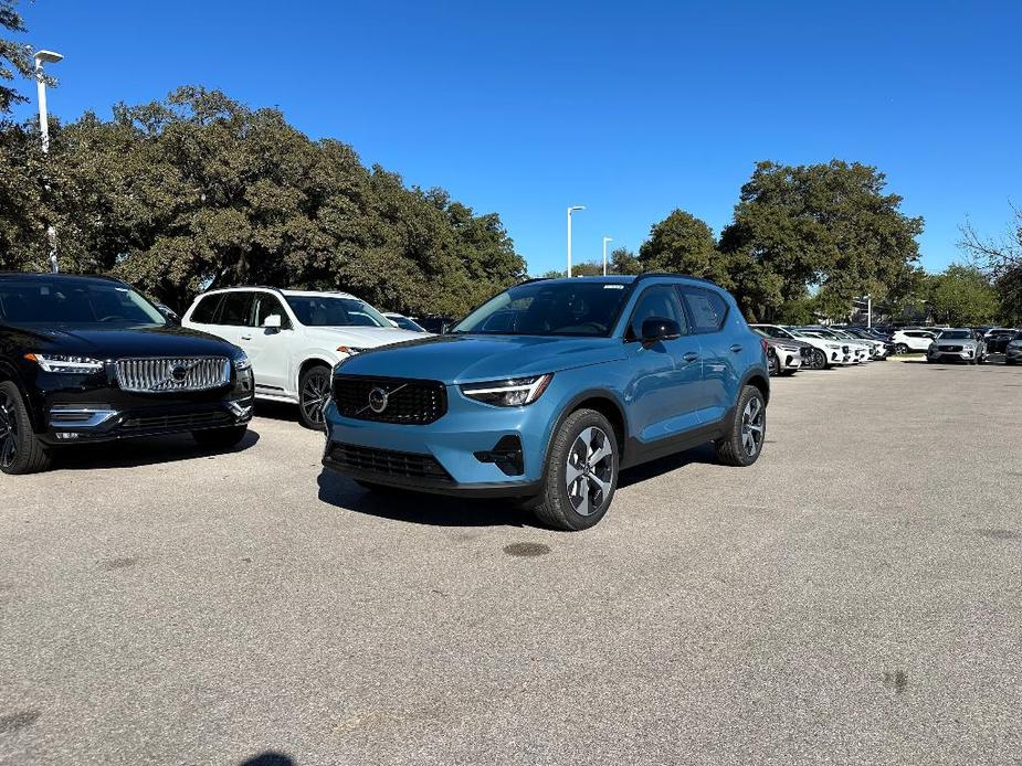 new 2025 Volvo XC40 car, priced at $46,795