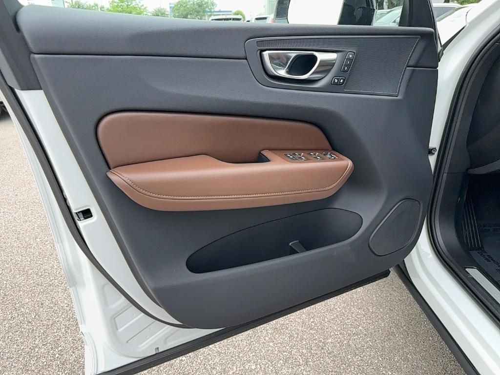 new 2025 Volvo XC60 car, priced at $55,360