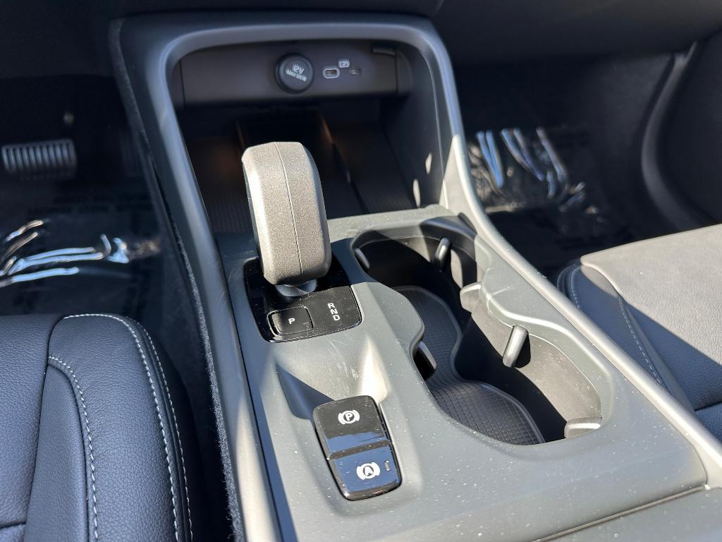 new 2025 Volvo XC40 car, priced at $46,035