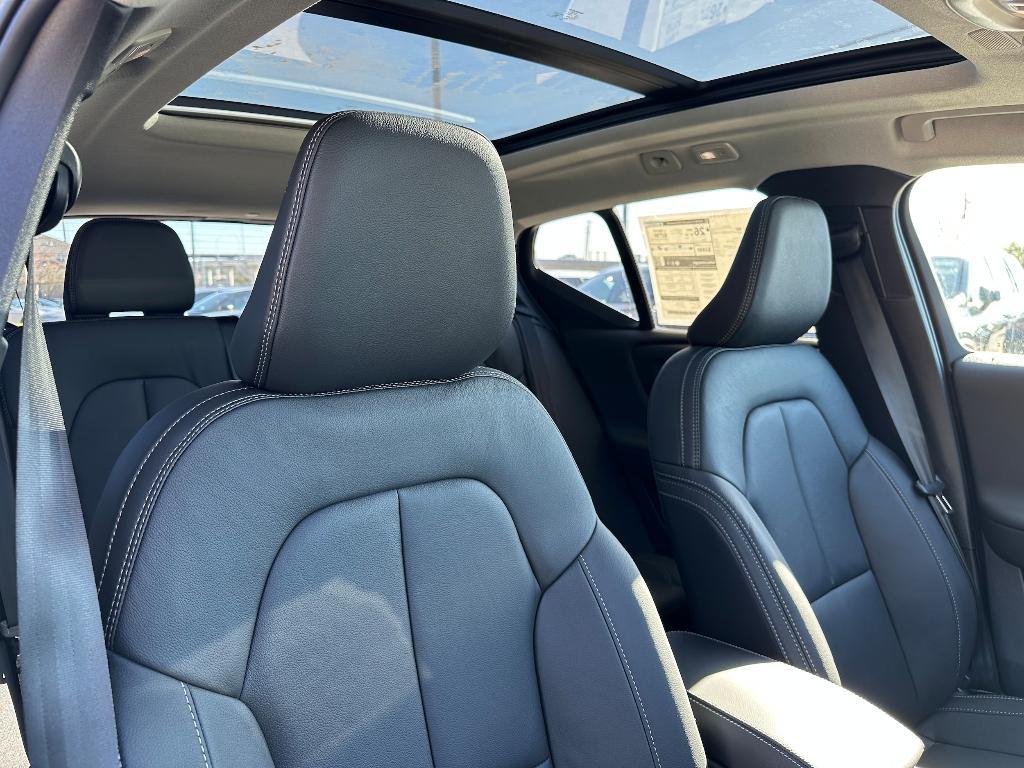 new 2025 Volvo XC40 car, priced at $46,035