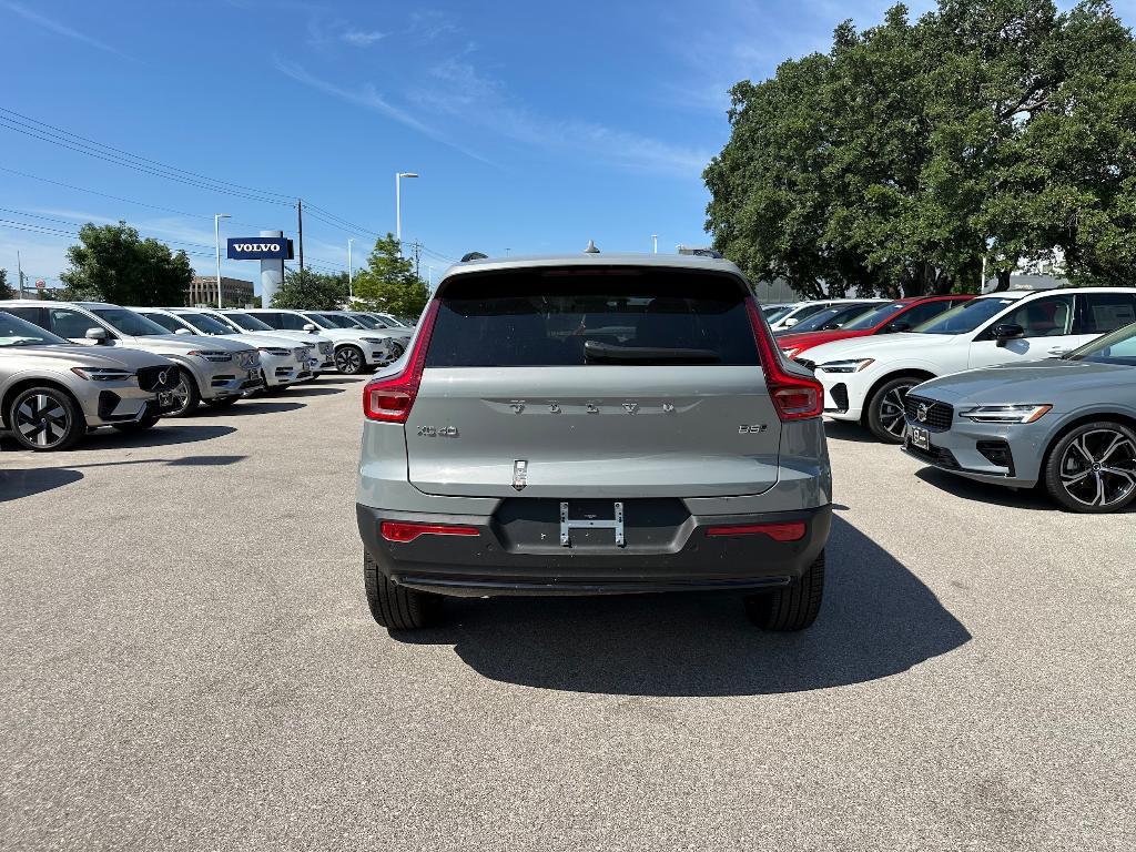 new 2025 Volvo XC40 car, priced at $49,970