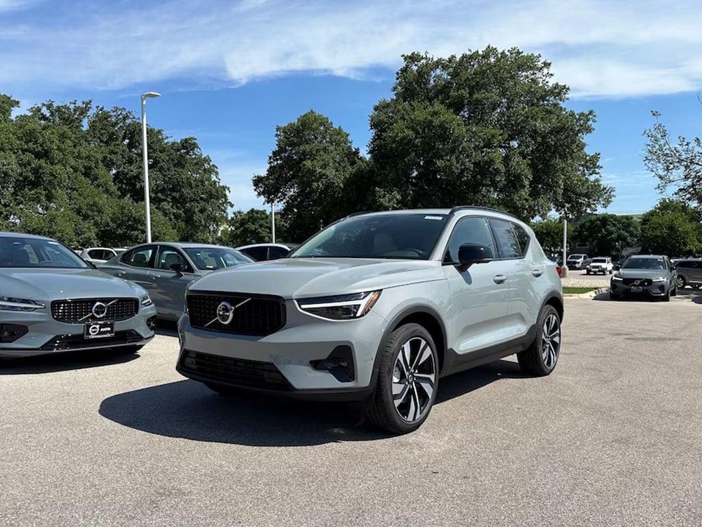 new 2025 Volvo XC40 car, priced at $49,970