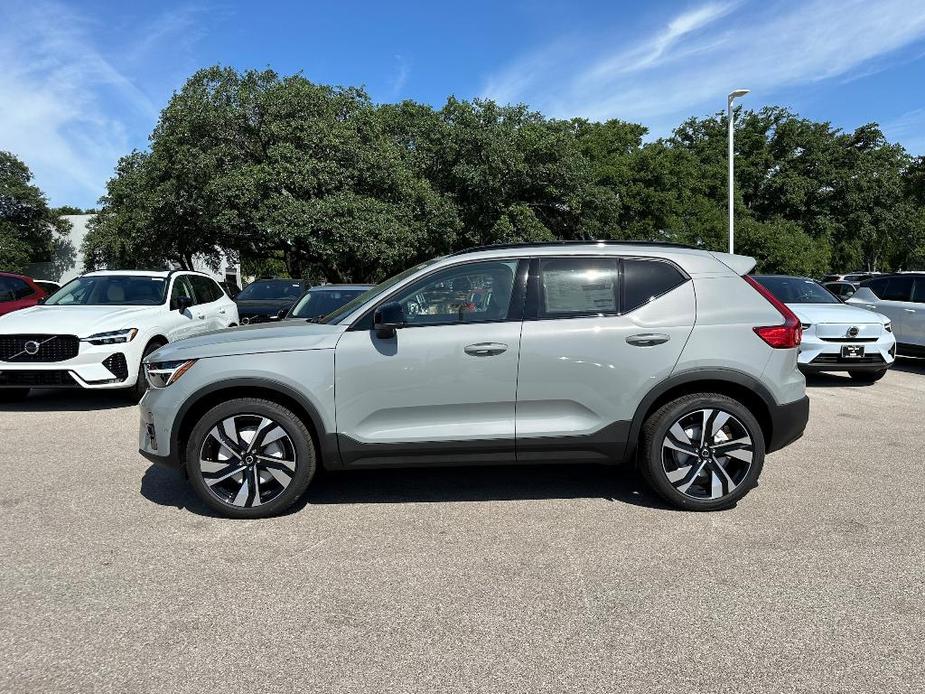 new 2025 Volvo XC40 car, priced at $49,970