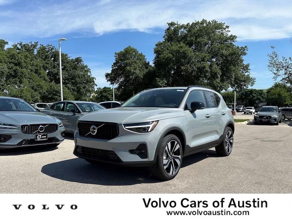 new 2025 Volvo XC40 car, priced at $49,970