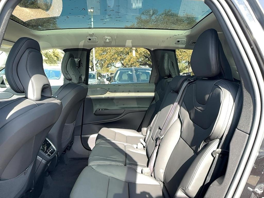 new 2025 Volvo EX90 car, priced at $87,240