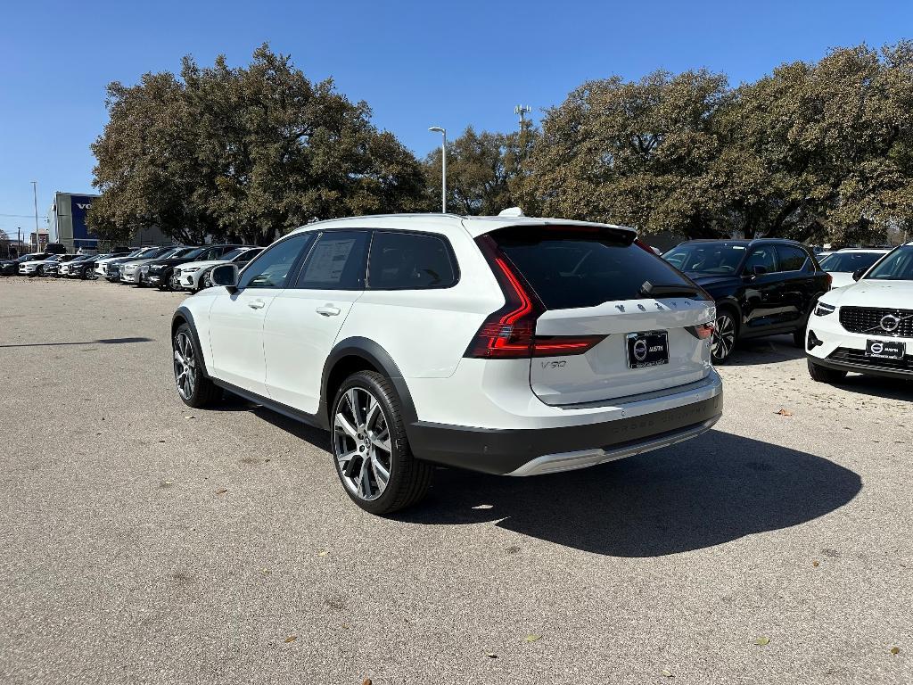 new 2025 Volvo V90 Cross Country car, priced at $72,615