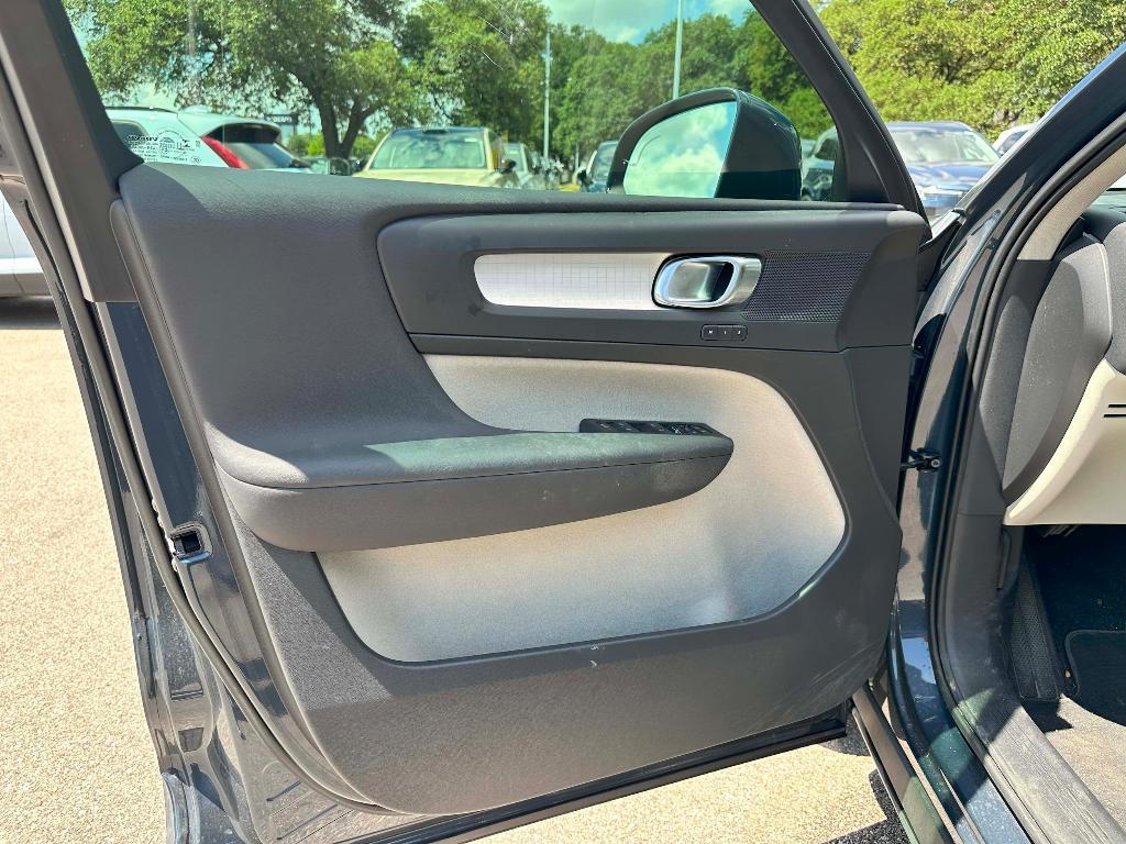 used 2021 Volvo XC40 car, priced at $29,995