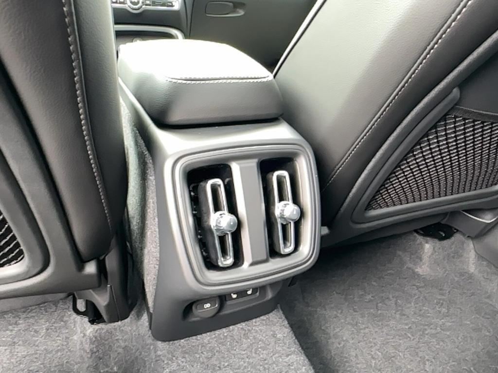 new 2025 Volvo XC40 car, priced at $51,565
