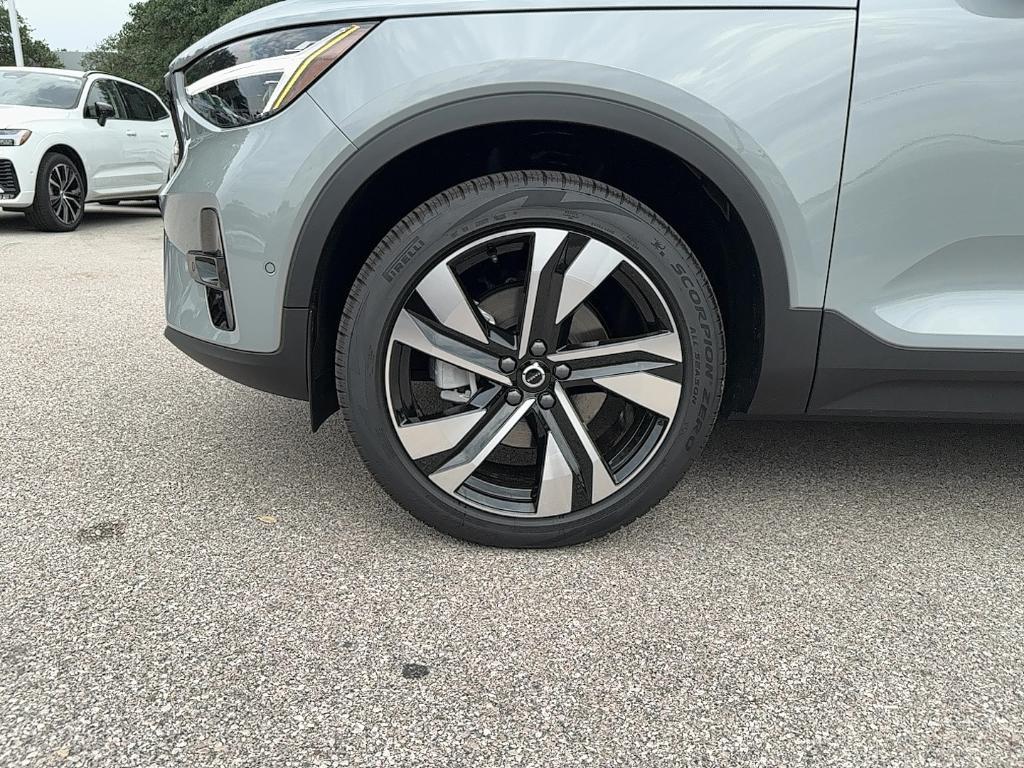 new 2025 Volvo XC40 car, priced at $51,565