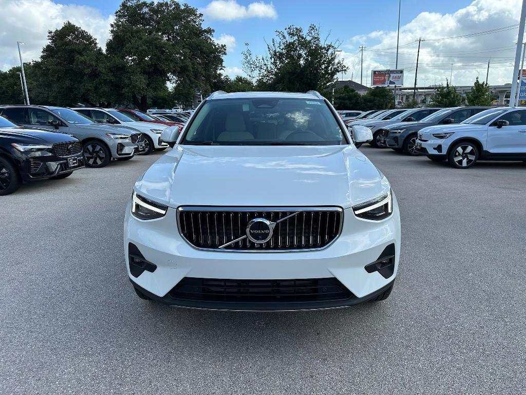 new 2025 Volvo XC40 car, priced at $51,810