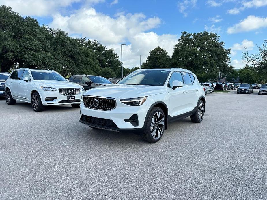 new 2025 Volvo XC40 car, priced at $51,810