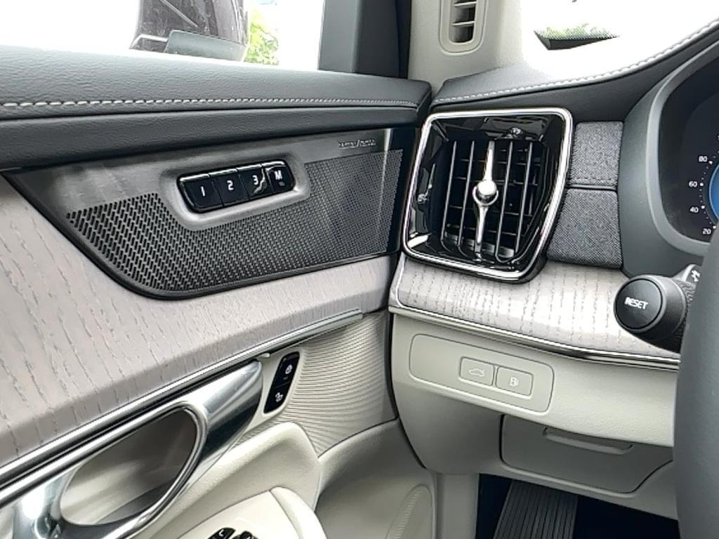 new 2025 Volvo XC90 Plug-In Hybrid car, priced at $82,405