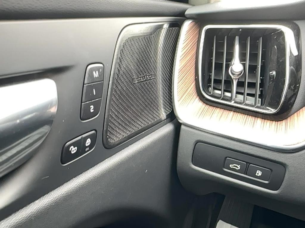 used 2023 Volvo XC60 Recharge Plug-In Hybrid car, priced at $45,995