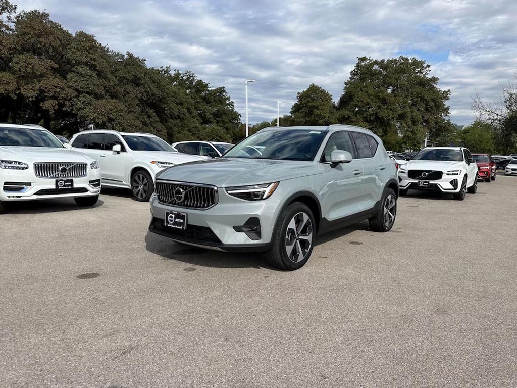 new 2025 Volvo XC40 car, priced at $47,765