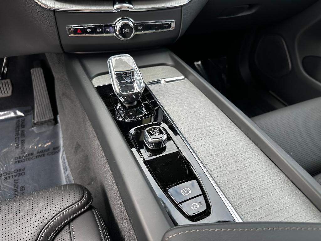 new 2025 Volvo XC60 car, priced at $59,485