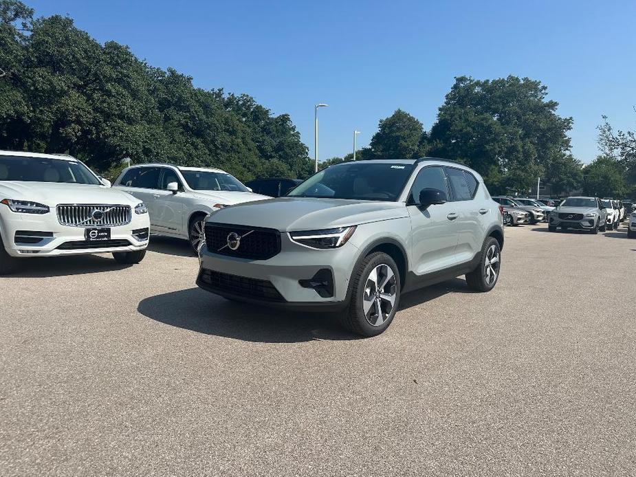 new 2025 Volvo XC40 car, priced at $48,315