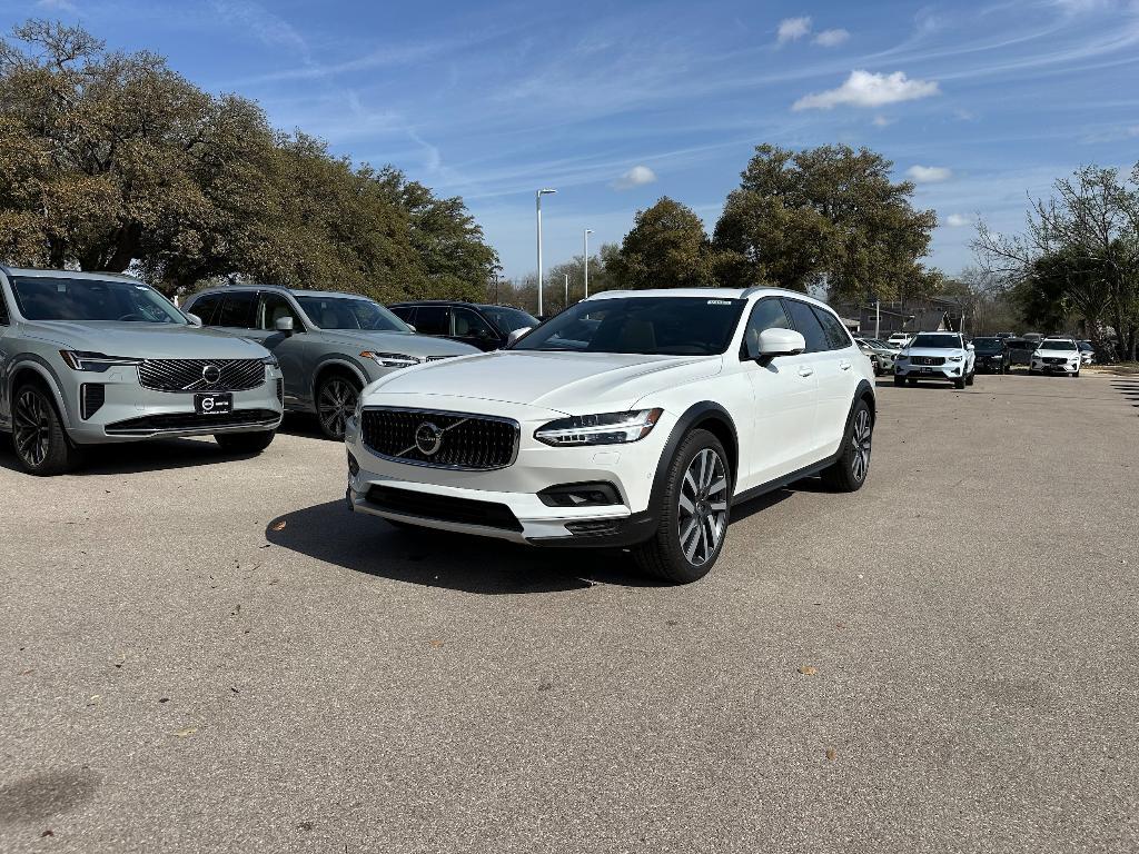 new 2025 Volvo V90 Cross Country car, priced at $67,925