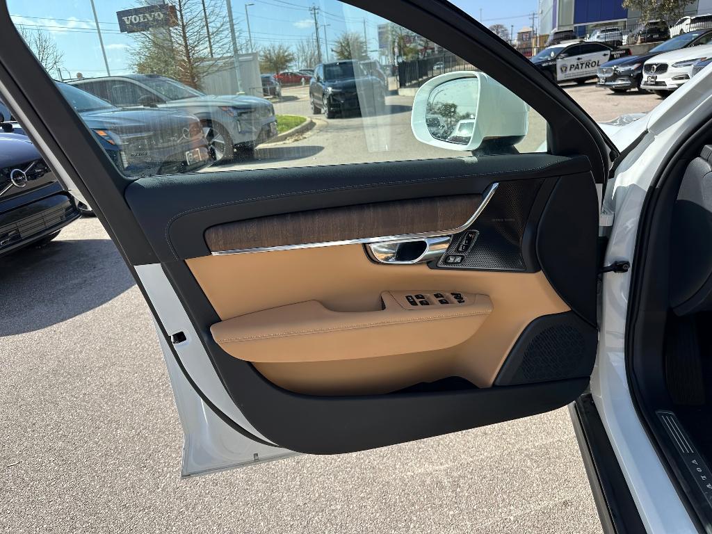 new 2025 Volvo V90 Cross Country car, priced at $67,925