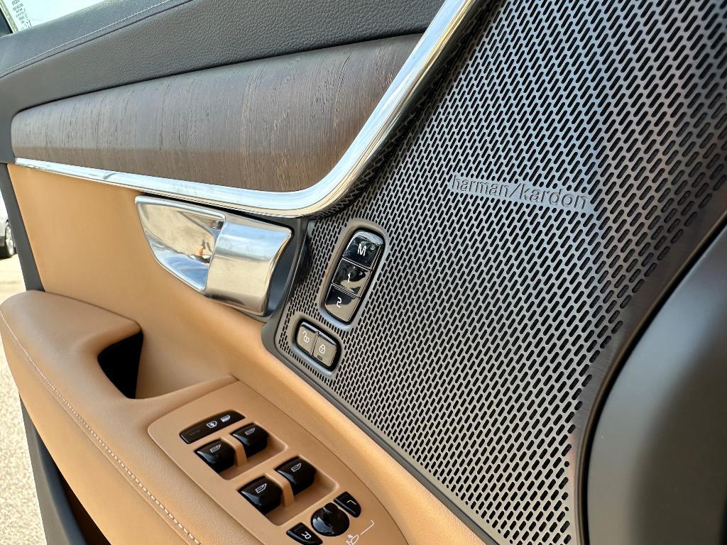 new 2025 Volvo V90 Cross Country car, priced at $67,925