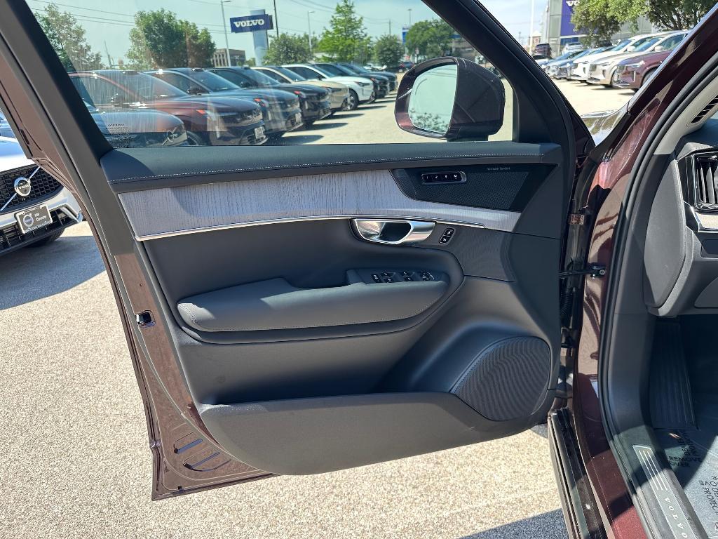 new 2025 Volvo XC90 car, priced at $72,925