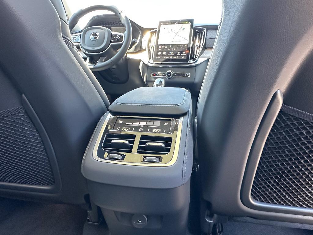 new 2025 Volvo XC90 car, priced at $72,925