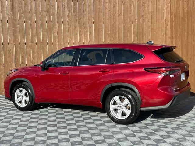 used 2022 Toyota Highlander car, priced at $31,198