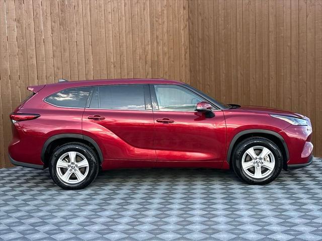 used 2022 Toyota Highlander car, priced at $31,198