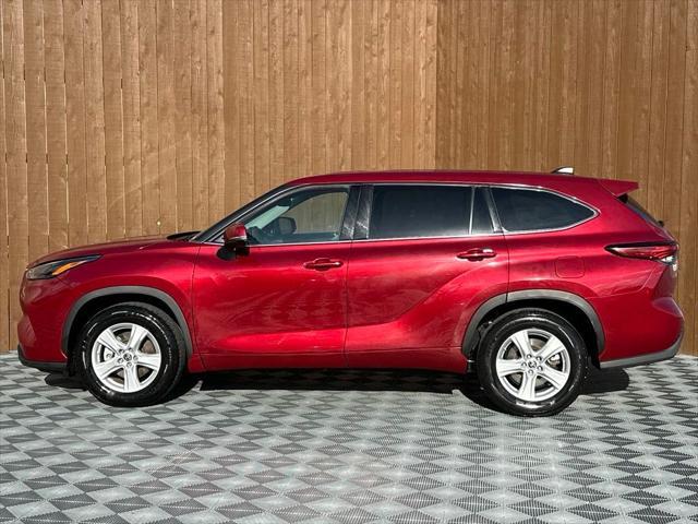 used 2022 Toyota Highlander car, priced at $31,198